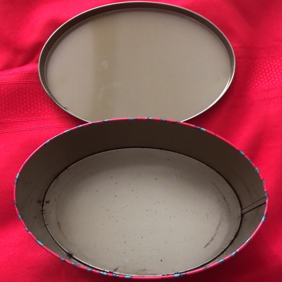 Vintage Stacking/Nesting Tins - Picture 7 of 16